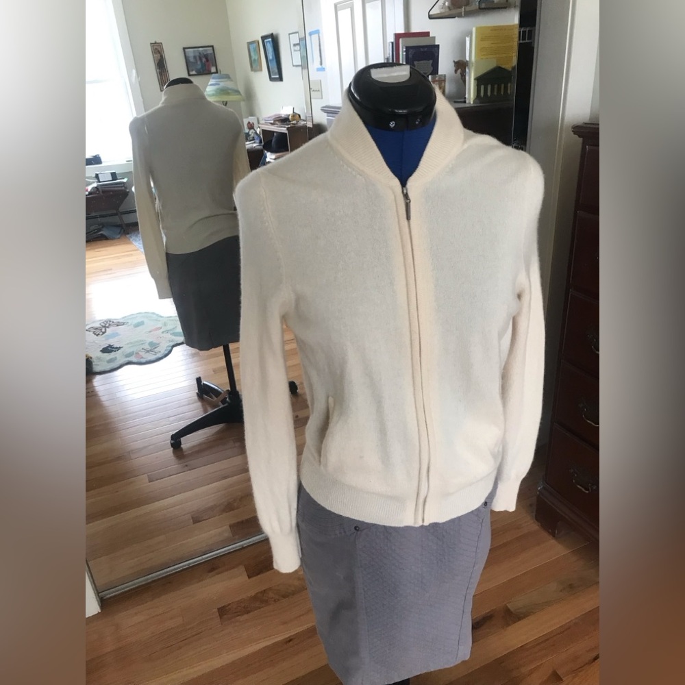 Lord & Taylor Cashmere Knit Sweater - Picture 4 of 6